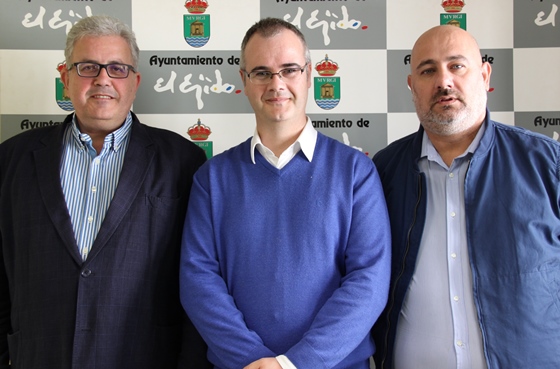 los concejales socialistas ejidenses tomas elorrieta, juan godoy y juan jose callejon