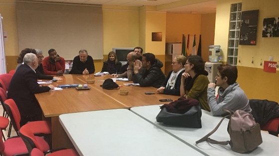 parte de la direccion del psoe de el ejido y el diputado juan jimenez tortosa, durante una reunion - copia