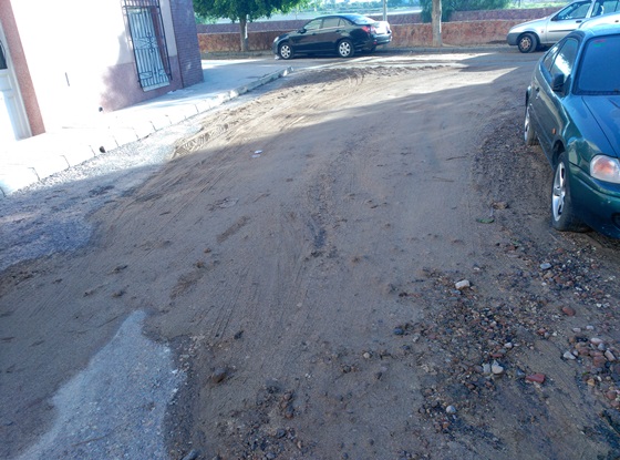 El PSOE de Santa María del Águila denuncia que las calles siguen sin limpiarse cuatro días después de la tormenta