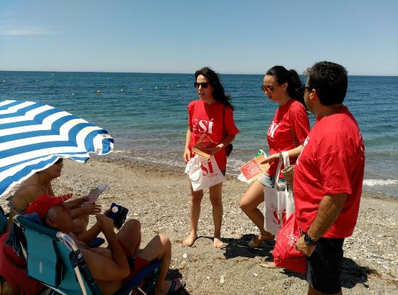 Los socialistas de Balerma acercan a los vecinos el programa de Pedro Sánchez