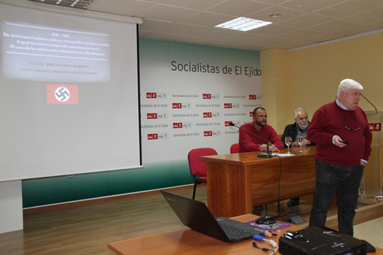 El PSOE de El Ejido acogió anoche una concurrida charla sobre los adolescentes almerienses en Mauthausen