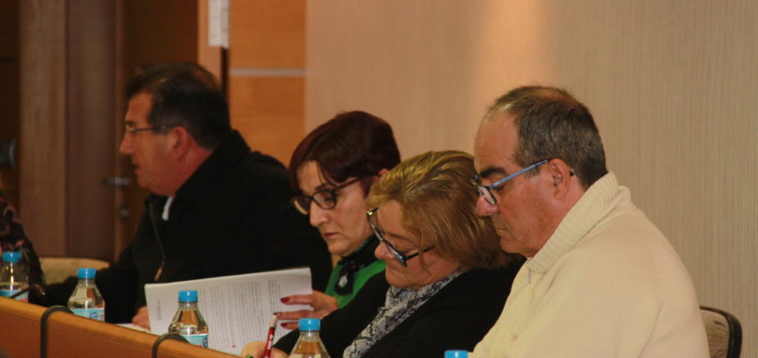 Alarcón lamenta que el alcalde solo rescate a los mayores de las manos de VOX y que se olvide del área de Mujer con una concejala que “no cree en la igualdad ni en la violencia de género”