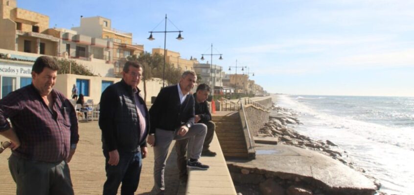 Lorenzo Cazorla se reunirá con la Mesa por la Estabilización de la playa de Balerma ante la preocupante situación de su costa