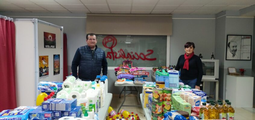 La campaña solidaria del PSOE de El Ejido recauda más de medio millar de kilos de alimentos, decenas de juguetes y más de 300 artículos de higiene personal y limpieza