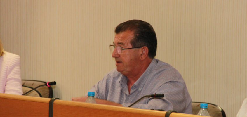 Alarcón recuerda a Góngora que el problema de la falta de aparcamiento en el centro persiste desde hace años y le insta a que “sea valiente”