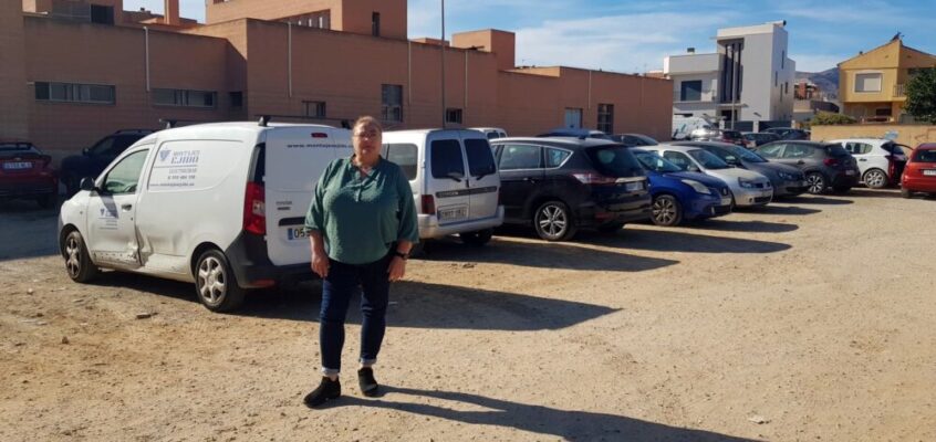 El PSOE pide el arreglo del solar de aparcamientos del centro de salud de Ejido Norte