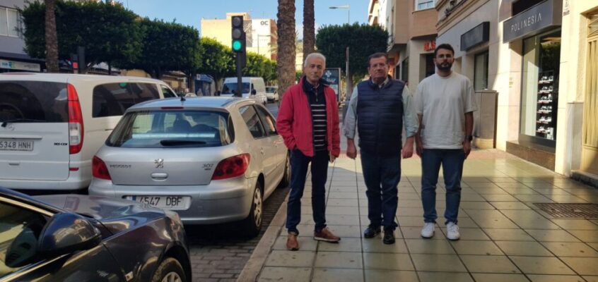 El PSOE pide al alcalde que agilice la implantación de la zona azul en el centro de El Ejido