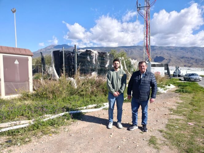 Federico Galdeano y José Miguel Alarcón, junto a las instalaciones de Mundo Verde